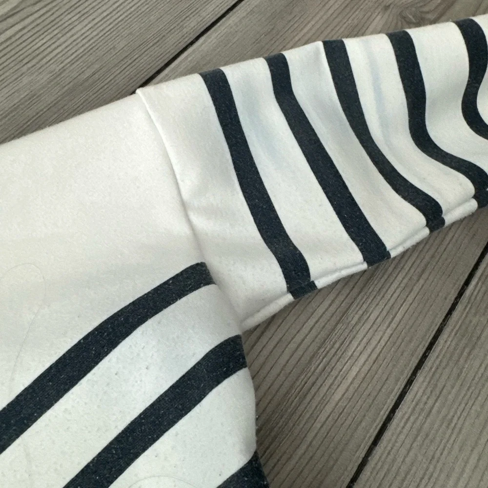 Tuckernuck Pomander Place Striped
Evie Swing Sweatshirt - One Size - Picture 12 of 15